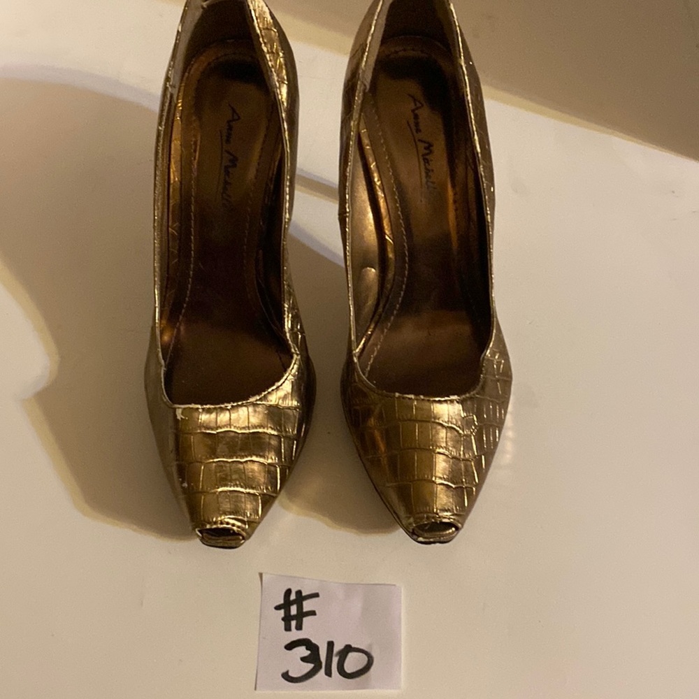 Anne Michelle gold croc embossed heels. Size 7.5. Heel height 4 inch heel.